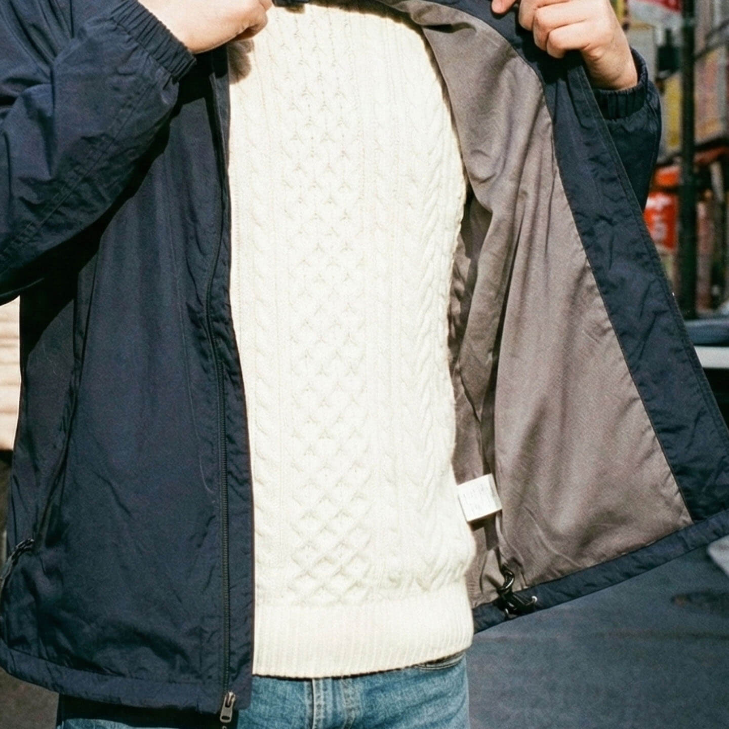 ウインドブレーカーと裏地の豆知識を専門店が徹底解説